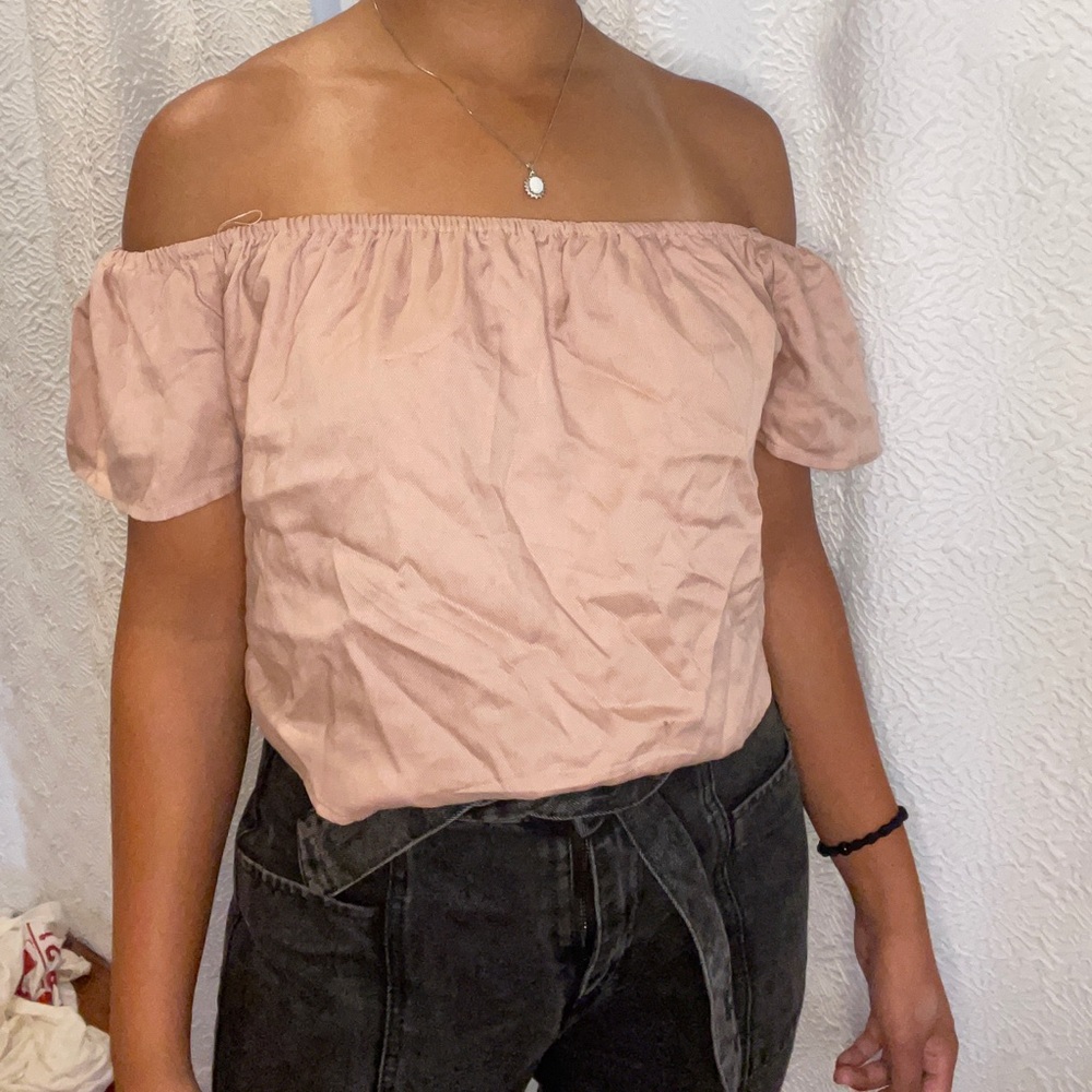 Off the shoulder cute blouse!(Looks better ironed)